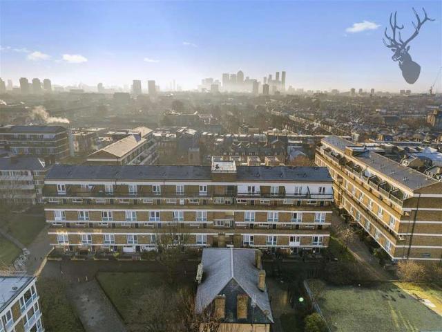 Flat for sale in Old Ford, Bow