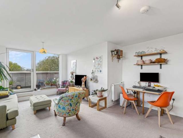 Flat for sale in London Borough of Lewisham, Greater London