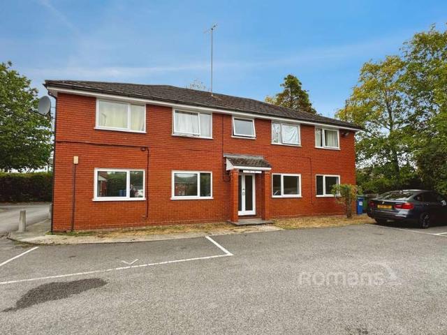 Flat for sale in Little Sandhurst, Sandhurst