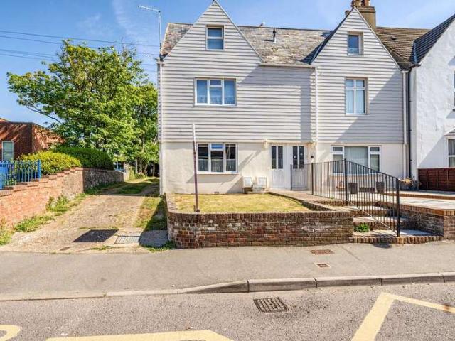 Flat for sale in Littlecote, West Sussex