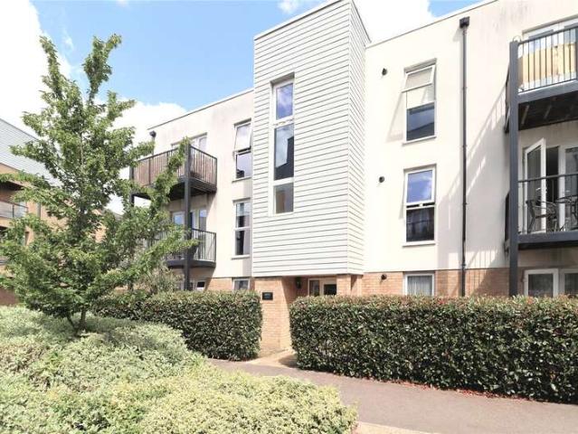 Flat for sale in Row Town, Surrey