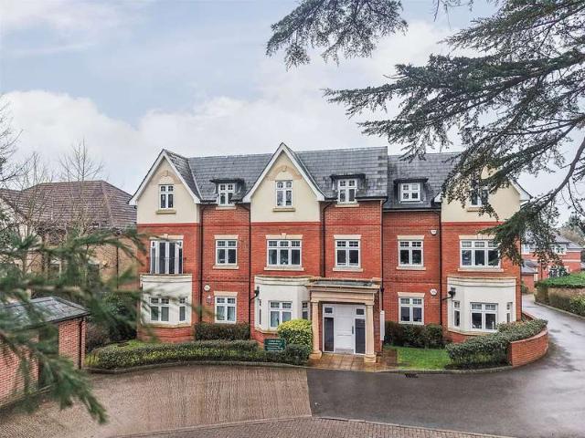 Flat for sale in Red Hill, Surrey