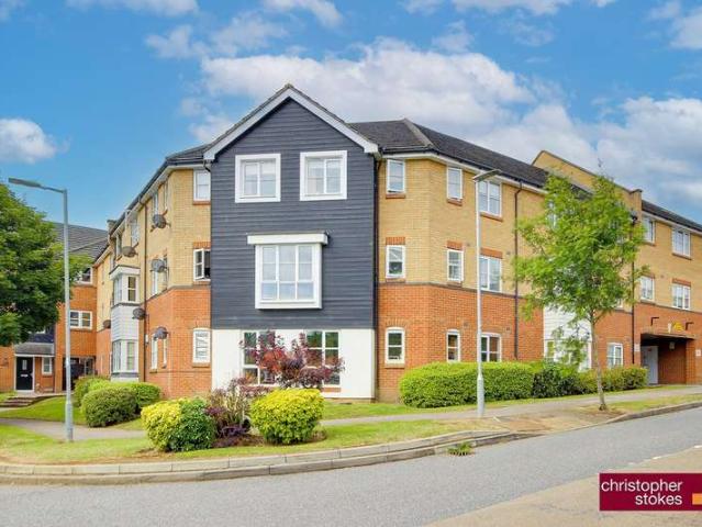 Flat for sale in Broxbourne, Hertfordshire