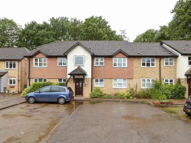 Flat for sale in Burstow, Hillview