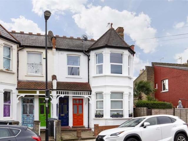 Flat for sale in Hornsey, Greater London