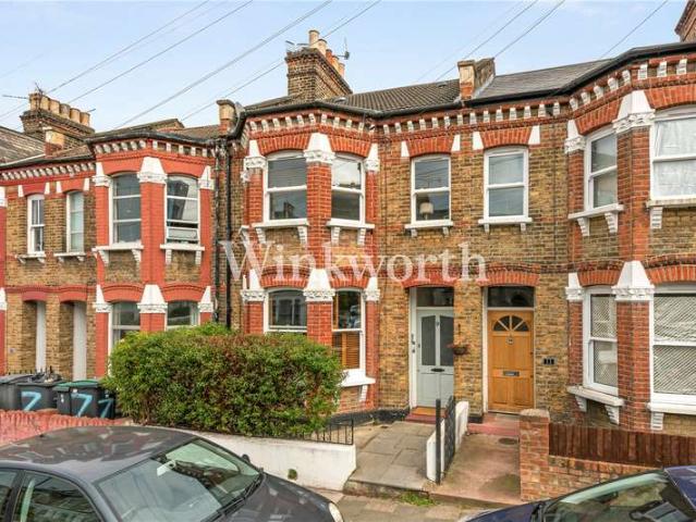 Flat for sale in Harringay, Greater London