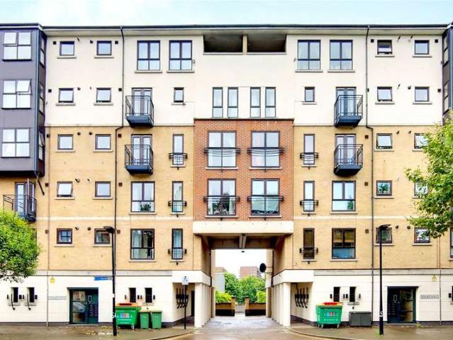 Flat for sale in Silvertown, Greater London
