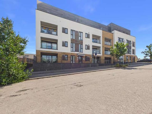 Flat for sale in Locking Parklands, Locking
