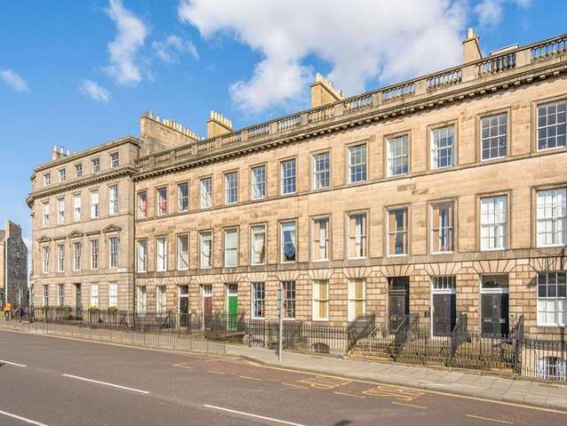 Flat for sale in Greenside, Leith