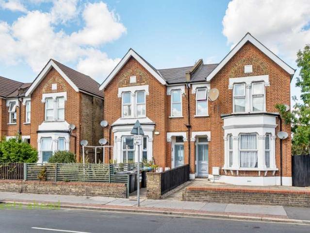 Flat for sale in London Borough of Croydon, Greater London