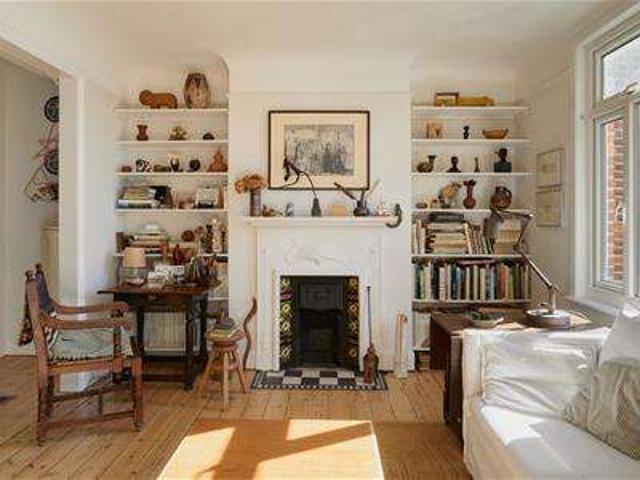 Flat for sale in Strand-on-the-Green, Greater London