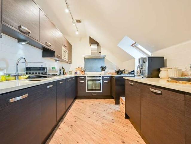 Flat for sale in Wood Green, Palmers Green