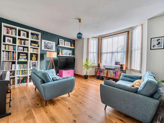 Flat for sale in London Borough of Lewisham, Greater London