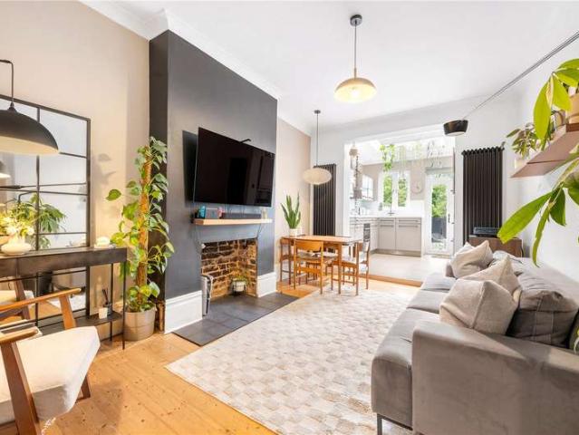 Flat for sale in East Dulwich, Greater London