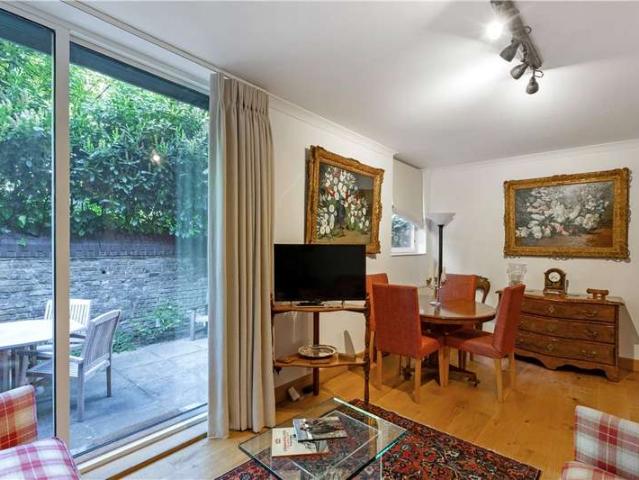 Flat for sale in St. George in the East, Wapping