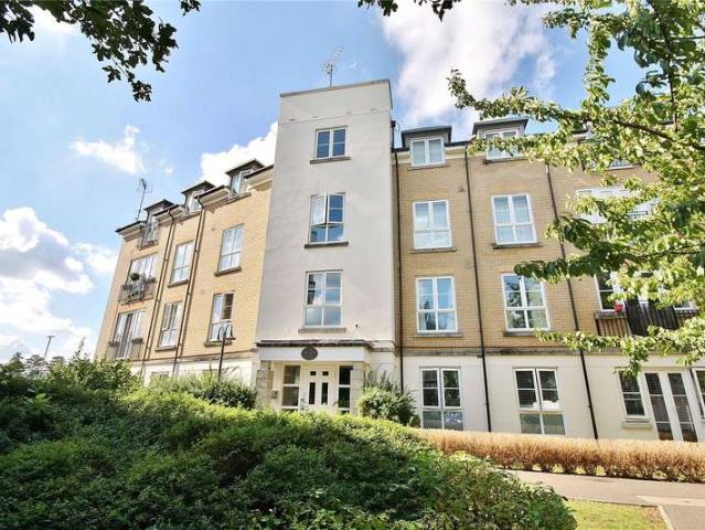 Flat for sale in Woking, Surrey