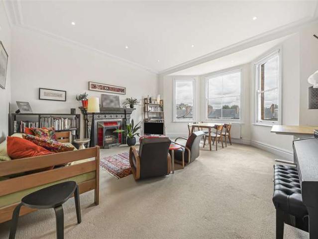 Flat for sale in South Hampstead, Greater London