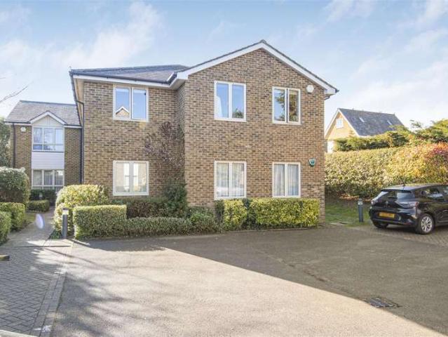 Flat for sale in Hook Green, Hamerton
