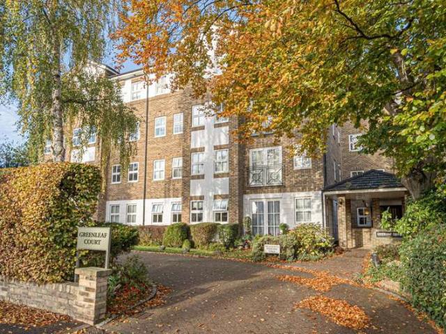 Flat for sale in Whetstone, Oakleigh Park