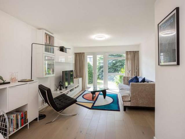 Flat for sale in Sunnymead, The Slade