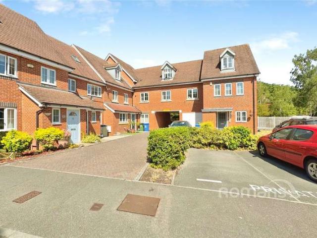 Flat for sale in Little Sandhurst