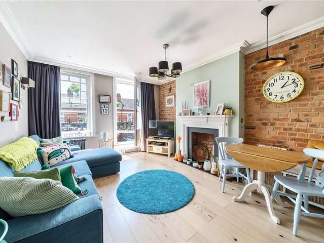 Flat for sale in Crouch End, Greater London