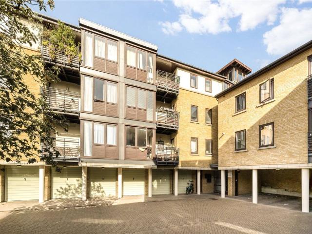 Apartment for rent in London Borough of Tower Hamlets, Greater London