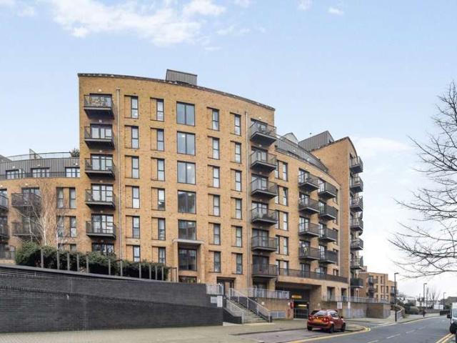 Flat for sale in London Borough of Croydon, Greater London