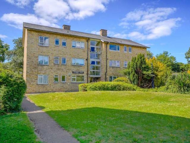 Flat for sale in Penge, Greater London