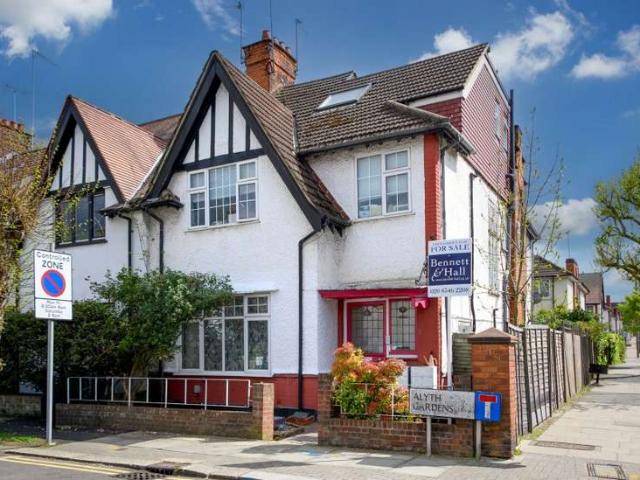 Flat for sale in Temple Fortune, Greater London