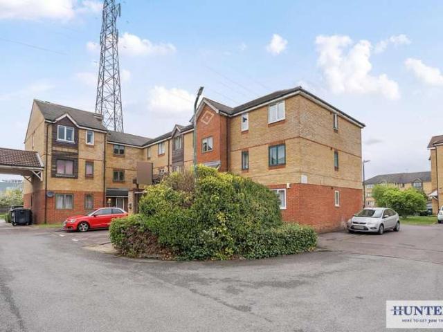 Flat for sale in Monks Orchard, Kent