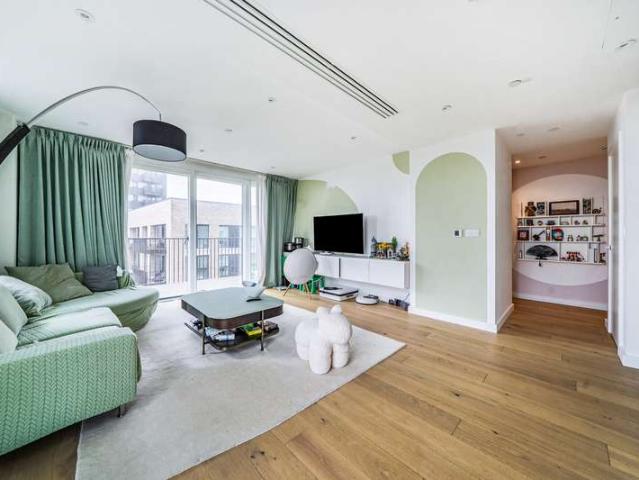 Flat for sale in London Borough of Ealing, Hanwell