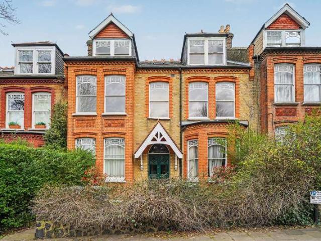 Flat for sale in Crouch End, Greater London