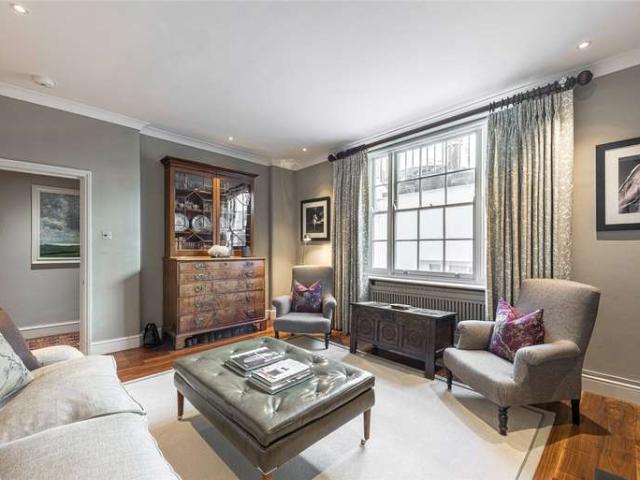 Flat for sale in Pimlico, Greater London