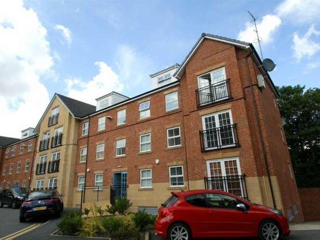 Flat for sale in Primley Park, Moortown