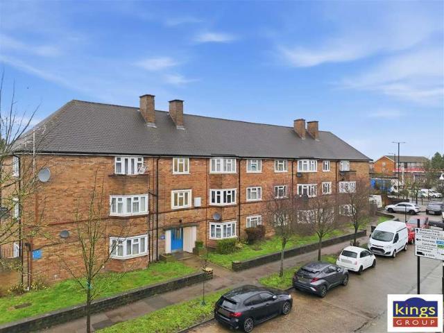 Flat for sale in Freezywater, Greater London