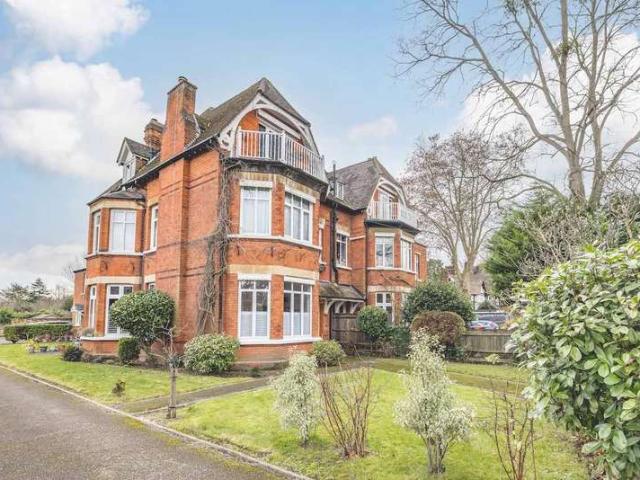 Flat for sale in Datchet, Southlea