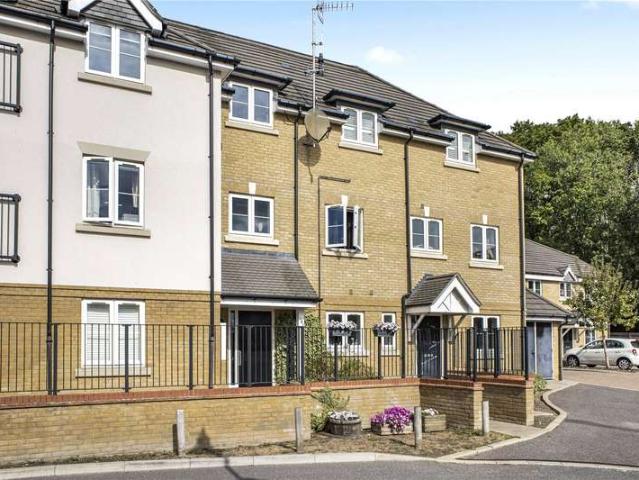 Flat for sale in Brookwood, Woking