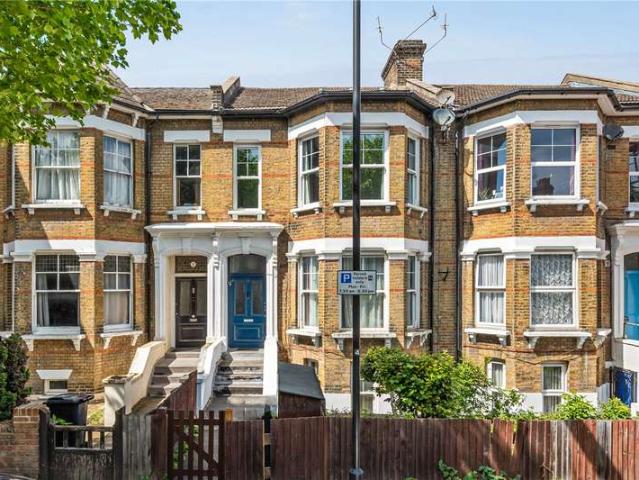 Flat for sale in Lower Clapton, Greater London