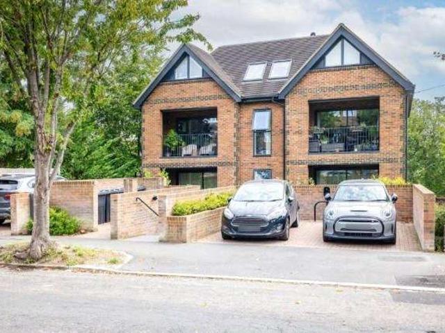 Flat for sale in London Borough of Croydon, Purley
