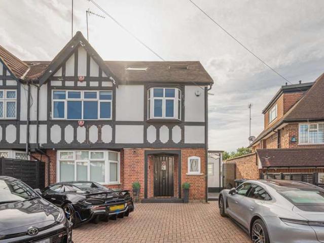 Flat for rent in Mill Hill, Hendon