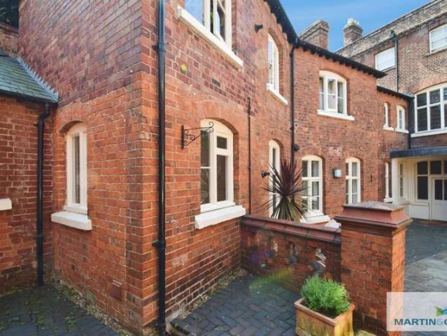 Flat for sale in Red Hill, Worcestershire