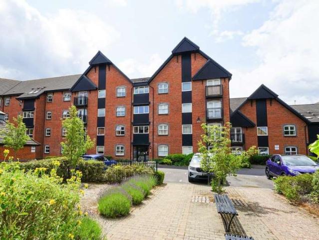Flat for sale in Leighton-Linslade, Linslade