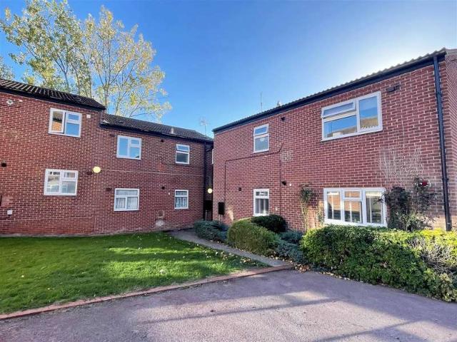 Flat for sale in Chelmsford, Essex