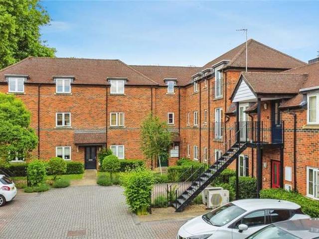 Flat for sale in Reading