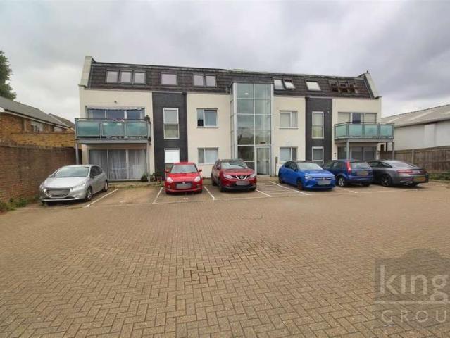 Flat for sale in Broxbourne, Hertfordshire