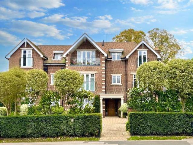 Flat for sale in Beaconsfield, Knotty Green