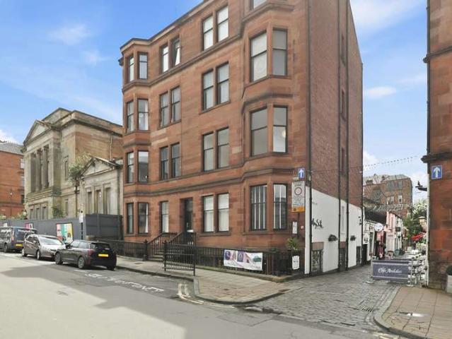 Flat for sale in Hillhead, Scotland