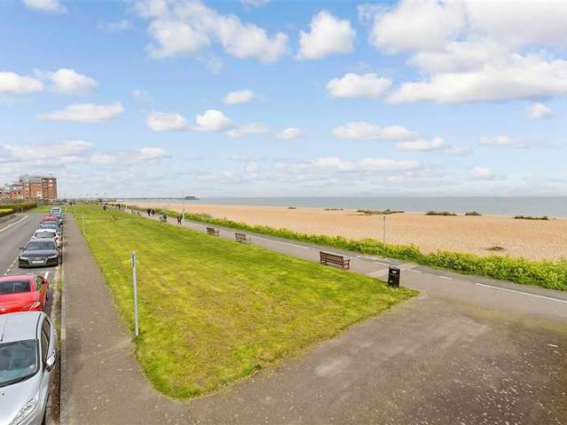 Flat for sale in Lower Walmer, Dover