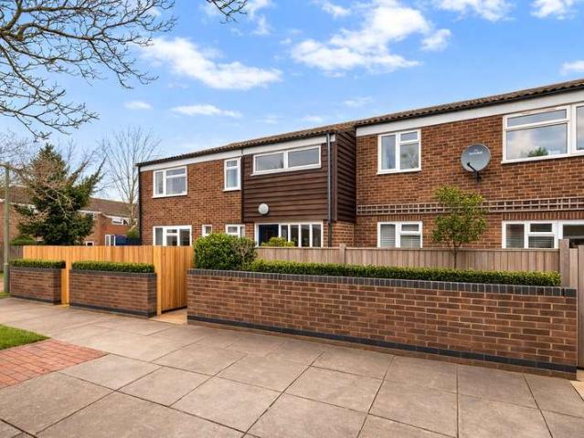 Flat for sale in Blackhills, Surrey